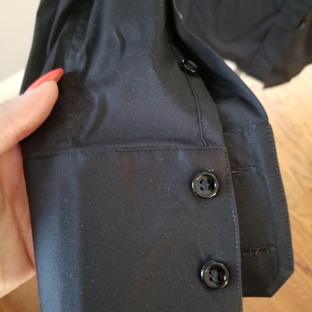 Fitted black button down - Picture 6 of 6